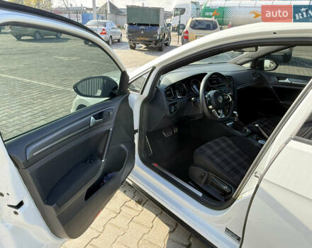 Белый Фольксваген Гольф ГТИ, объемом двигателя 1.98 л и пробегом 56 тыс. км за 20000 $, фото 11 на Automoto.ua