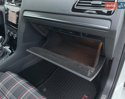 Белый Фольксваген Гольф ГТИ, объемом двигателя 1.98 л и пробегом 65 тыс. км за 25400 $, фото 18 на Automoto.ua