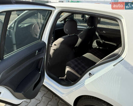 Белый Фольксваген Гольф ГТИ, объемом двигателя 1.98 л и пробегом 56 тыс. км за 20000 $, фото 12 на Automoto.ua