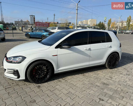 Белый Фольксваген Гольф ГТИ, объемом двигателя 1.98 л и пробегом 56 тыс. км за 20000 $, фото 1 на Automoto.ua