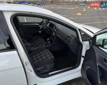 Белый Фольксваген Гольф ГТИ, объемом двигателя 1.98 л и пробегом 65 тыс. км за 25400 $, фото 16 на Automoto.ua