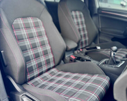 Білий Фольксваген Гольф ГТІ, об'ємом двигуна 2 л та пробігом 11 тис. км за 21500 $, фото 25 на Automoto.ua