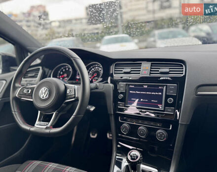 Білий Фольксваген Гольф ГТІ, об'ємом двигуна 2 л та пробігом 11 тис. км за 21500 $, фото 35 на Automoto.ua