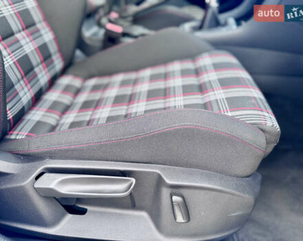 Белый Фольксваген Гольф ГТИ, объемом двигателя 2 л и пробегом 11 тыс. км за 19500 $, фото 25 на Automoto.ua