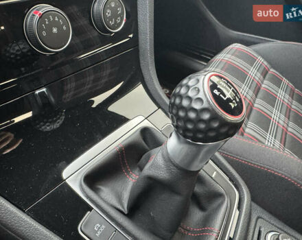 Білий Фольксваген Гольф ГТІ, об'ємом двигуна 2 л та пробігом 11 тис. км за 21500 $, фото 51 на Automoto.ua