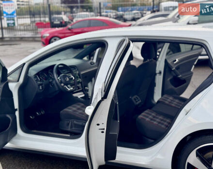 Білий Фольксваген Гольф ГТІ, об'ємом двигуна 2 л та пробігом 11 тис. км за 21500 $, фото 18 на Automoto.ua