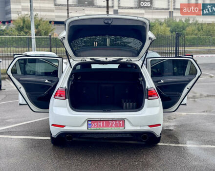 Білий Фольксваген Гольф ГТІ, об'ємом двигуна 2 л та пробігом 11 тис. км за 21500 $, фото 16 на Automoto.ua