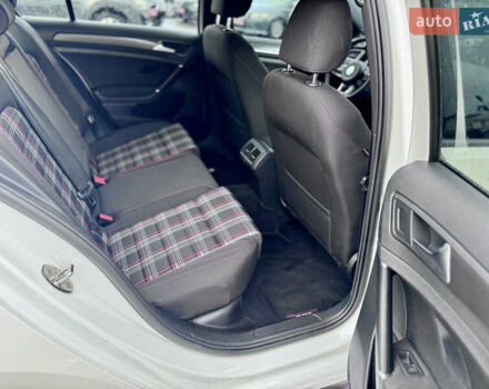 Білий Фольксваген Гольф ГТІ, об'ємом двигуна 2 л та пробігом 11 тис. км за 21500 $, фото 26 на Automoto.ua