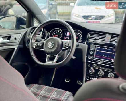 Білий Фольксваген Гольф ГТІ, об'ємом двигуна 2 л та пробігом 11 тис. км за 16999 $, фото 20 на Automoto.ua