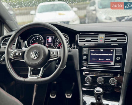 Білий Фольксваген Гольф ГТІ, об'ємом двигуна 2 л та пробігом 11 тис. км за 21500 $, фото 32 на Automoto.ua