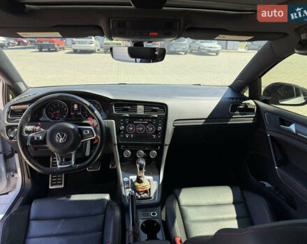 Белый Фольксваген Гольф ГТИ, объемом двигателя 2 л и пробегом 71 тыс. км за 20500 $, фото 7 на Automoto.ua