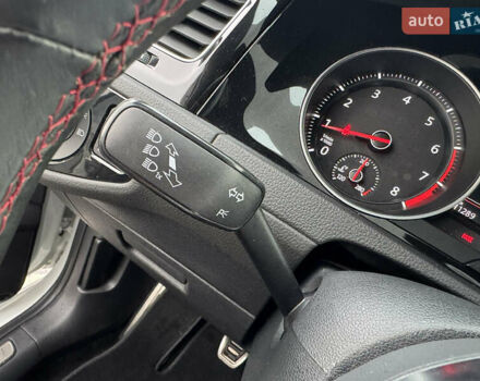 Білий Фольксваген Гольф ГТІ, об'ємом двигуна 2 л та пробігом 11 тис. км за 21500 $, фото 44 на Automoto.ua