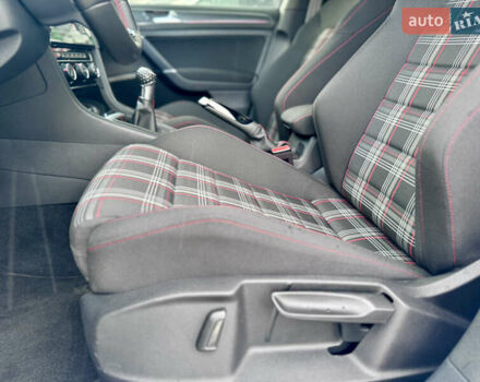 Білий Фольксваген Гольф ГТІ, об'ємом двигуна 2 л та пробігом 11 тис. км за 21500 $, фото 21 на Automoto.ua