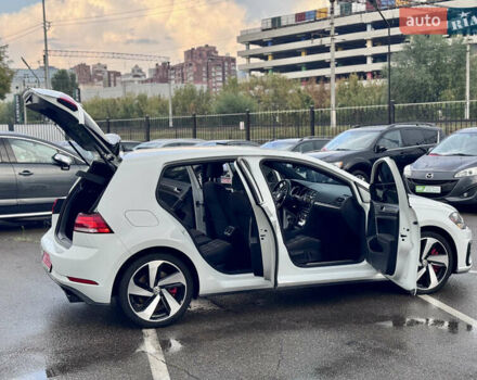 Білий Фольксваген Гольф ГТІ, об'ємом двигуна 2 л та пробігом 11 тис. км за 21500 $, фото 14 на Automoto.ua