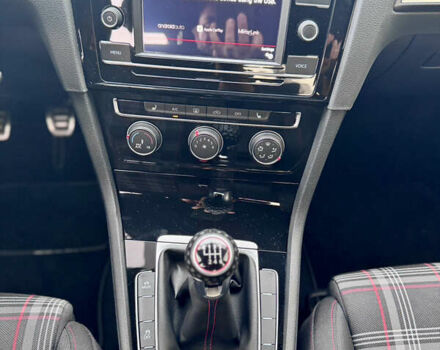 Белый Фольксваген Гольф ГТИ, объемом двигателя 2 л и пробегом 11 тыс. км за 19500 $, фото 34 на Automoto.ua