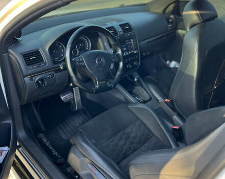 Фольксваген Гольф ГТИ 2007 в Днепре (Днепропетровске) на Automoto.ua Белый Фольксваген Гольф ГТИ, объемом двигателя 2 л и пробегом 200 тыс. км за 9000 $, фото 12 на Automoto.ua