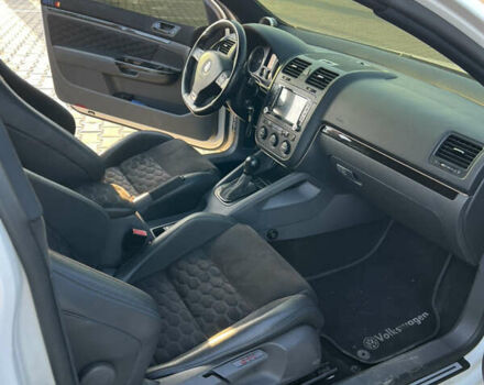 Фольксваген Гольф ГТИ 2007 в Днепре (Днепропетровске) на Automoto.ua Белый Фольксваген Гольф ГТИ, объемом двигателя 2 л и пробегом 200 тыс. км за 9000 $, фото 6 на Automoto.ua