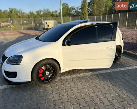 Фольксваген Гольф ГТИ 2007 в Днепре (Днепропетровске) на Automoto.ua Белый Фольксваген Гольф ГТИ, объемом двигателя 2 л и пробегом 200 тыс. км за 9000 $, фото 13 на Automoto.ua