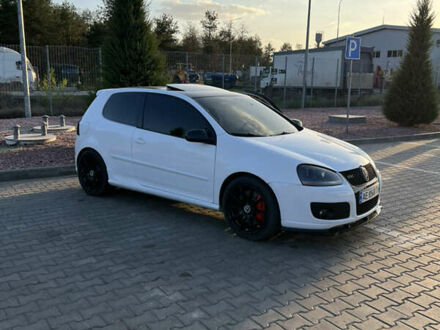 Фольксваген Гольф ГТИ 2007 в Днепре (Днепропетровске) на Automoto.ua Белый Фольксваген Гольф ГТИ, объемом двигателя 2 л и пробегом 200 тыс. км за 9000 $, фото 1 на Automoto.ua