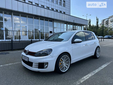 Фольксваген Гольф ГТИ 2010 в Киеве на Automoto.ua Белый Фольксваген Гольф ГТИ, объемом двигателя 1.98 л и пробегом 185 тыс. км за 11750 $, фото 1 на Automoto.ua