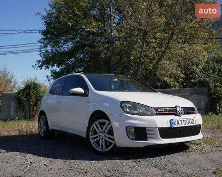 Белый Фольксваген Гольф ГТИ, объемом двигателя 2 л и пробегом 230 тыс. км за 9000 $, фото 1 на Automoto.ua