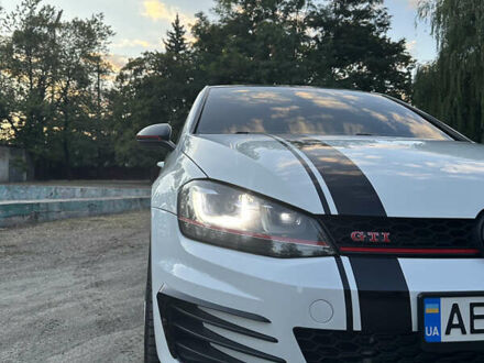 Білий Фольксваген Гольф ГТІ, об'ємом двигуна 1.98 л та пробігом 62 тис. км за 16000 $, фото 1 на Automoto.ua