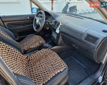 Черный Фольксваген Гольф ГТИ, объемом двигателя 1.4 л и пробегом 256 тыс. км за 3300 $, фото 6 на Automoto.ua