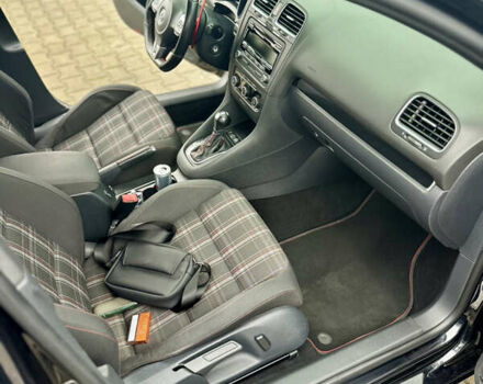 Черный Фольксваген Гольф ГТИ, объемом двигателя 2 л и пробегом 200 тыс. км за 12000 $, фото 12 на Automoto.ua