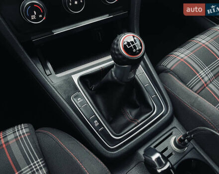 Черный Фольксваген Гольф ГТИ, объемом двигателя 1.98 л и пробегом 161 тыс. км за 11250 $, фото 31 на Automoto.ua