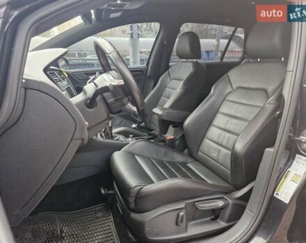 Черный Фольксваген Гольф ГТИ, объемом двигателя 2 л и пробегом 163 тыс. км за 12700 $, фото 7 на Automoto.ua