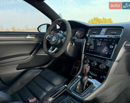 Черный Фольксваген Гольф ГТИ, объемом двигателя 1.98 л и пробегом 62 тыс. км за 19000 $, фото 5 на Automoto.ua