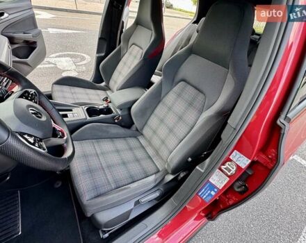 Фольксваген Гольф ГТИ 2021 в Киеве на Automoto.ua Красный Фольксваген Гольф ГТИ, объемом двигателя 1.98 л и пробегом 90 тыс. км за 26900 $, фото 37 на Automoto.ua