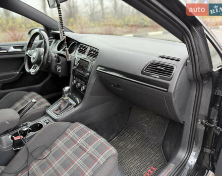 Серый Фольксваген Гольф ГТИ, объемом двигателя 1.98 л и пробегом 180 тыс. км за 13999 $, фото 32 на Automoto.ua