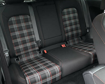 Серый Фольксваген Гольф ГТИ, объемом двигателя 1.98 л и пробегом 123 тыс. км за 13800 $, фото 36 на Automoto.ua