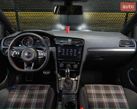 Серый Фольксваген Гольф ГТИ, объемом двигателя 2 л и пробегом 70 тыс. км за 20999 $, фото 17 на Automoto.ua