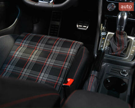 Серый Фольксваген Гольф ГТИ, объемом двигателя 2 л и пробегом 70 тыс. км за 20999 $, фото 37 на Automoto.ua