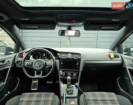 Серый Фольксваген Гольф ГТИ, объемом двигателя 2 л и пробегом 70 тыс. км за 20999 $, фото 20 на Automoto.ua