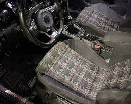 Синий Фольксваген Гольф ГТИ, объемом двигателя 2 л и пробегом 64 тыс. км за 15700 $, фото 4 на Automoto.ua