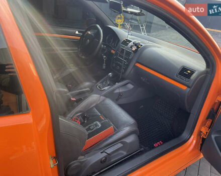 Оранжевый Фольксваген Гольф ГТИ, объемом двигателя 2 л и пробегом 290 тыс. км за 8999 $, фото 6 на Automoto.ua