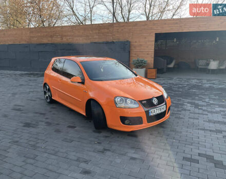 Оранжевый Фольксваген Гольф ГТИ, объемом двигателя 2 л и пробегом 290 тыс. км за 8999 $, фото 1 на Automoto.ua