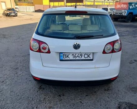 Белый Фольксваген Гольф Плюс, объемом двигателя 1.39 л и пробегом 256 тыс. км за 4250 $, фото 5 на Automoto.ua