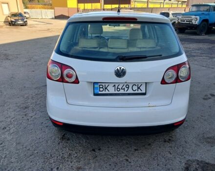 Белый Фольксваген Гольф Плюс, объемом двигателя 1.4 л и пробегом 264 тыс. км за 3950 $, фото 4 на Automoto.ua