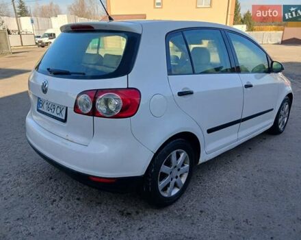 Белый Фольксваген Гольф Плюс, объемом двигателя 1.39 л и пробегом 256 тыс. км за 4250 $, фото 2 на Automoto.ua