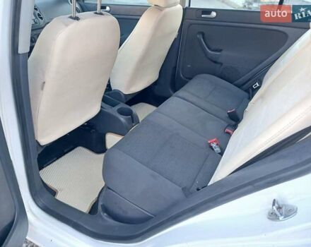 Белый Фольксваген Гольф Плюс, объемом двигателя 1.39 л и пробегом 256 тыс. км за 4250 $, фото 6 на Automoto.ua