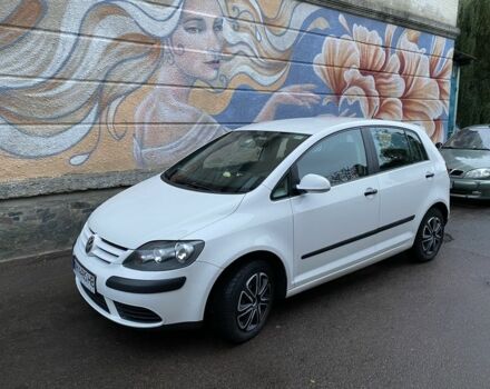 Белый Фольксваген Гольф Плюс, объемом двигателя 1.4 л и пробегом 195 тыс. км за 5000 $, фото 1 на Automoto.ua