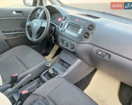 Белый Фольксваген Гольф Плюс, объемом двигателя 1.39 л и пробегом 256 тыс. км за 4250 $, фото 9 на Automoto.ua