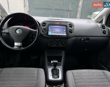 Білий Фольксваген Golf Plus, об'ємом двигуна 1.6 л та пробігом 210 тис. км за 6200 $, фото 6 на Automoto.ua