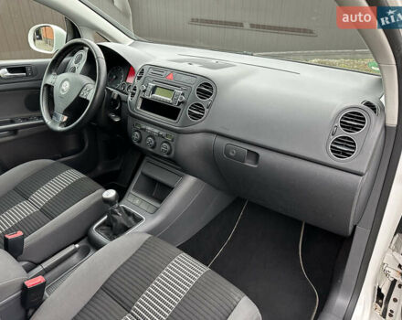 Белый Фольксваген Гольф Плюс, объемом двигателя 1.4 л и пробегом 167 тыс. км за 6500 $, фото 22 на Automoto.ua