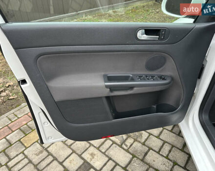 Белый Фольксваген Гольф Плюс, объемом двигателя 1.4 л и пробегом 167 тыс. км за 6500 $, фото 32 на Automoto.ua