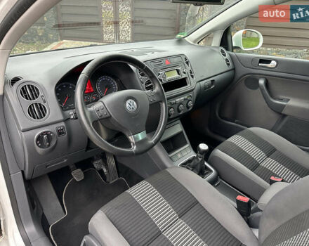 Белый Фольксваген Гольф Плюс, объемом двигателя 1.4 л и пробегом 167 тыс. км за 6500 $, фото 21 на Automoto.ua